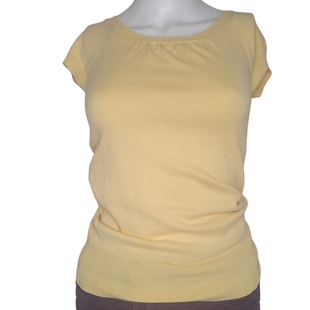 💗 $5 in BUNDLE💗FOREVER 21 YELLOW  SHIRT